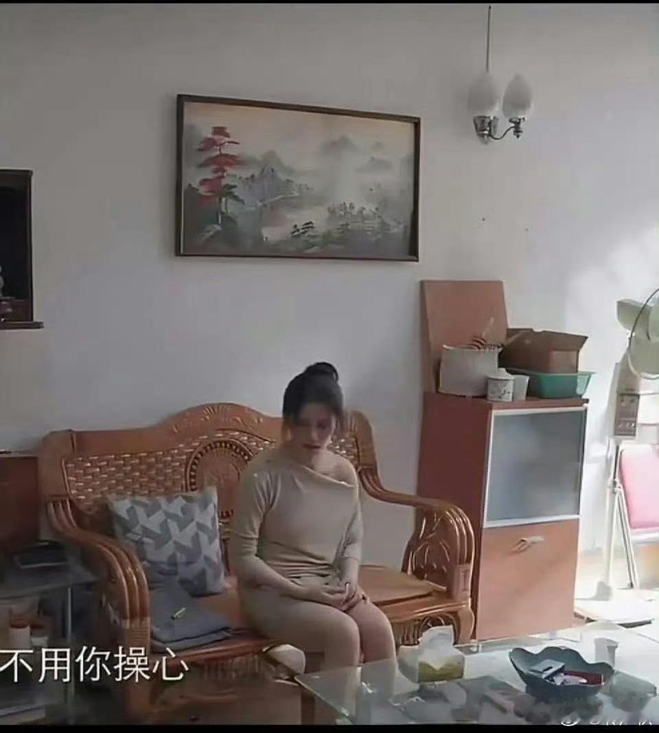 欧阳娜娜和张婧仪穿的居然是同一件衣服？也差太多了…