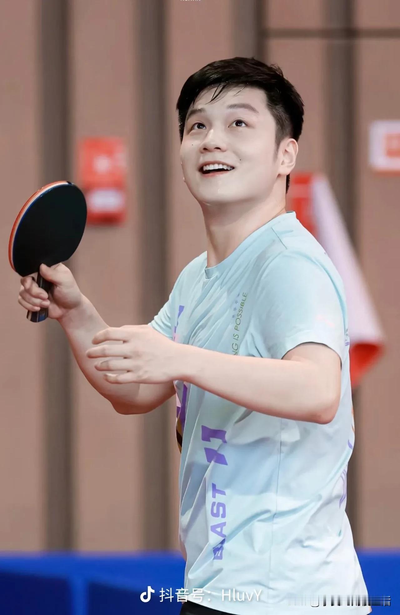 樊振东广东人，却在上海队效力。王楚钦，马龙，丁宁都是东北人，却被北京给挖走。陈熠