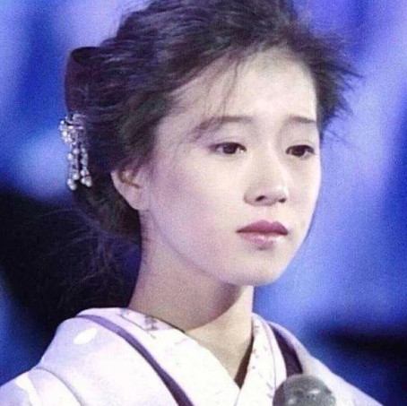 1987年，《倩女幽魂》准备开拍，王祖贤多次请求出演聂小倩，却都被导演徐克拒绝了