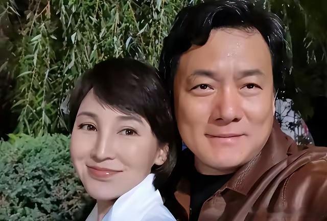 郭靖宇家里，真正的资本方是他老婆。别被他“导演”的头衔骗了。妻子岳丽娜，才是那个