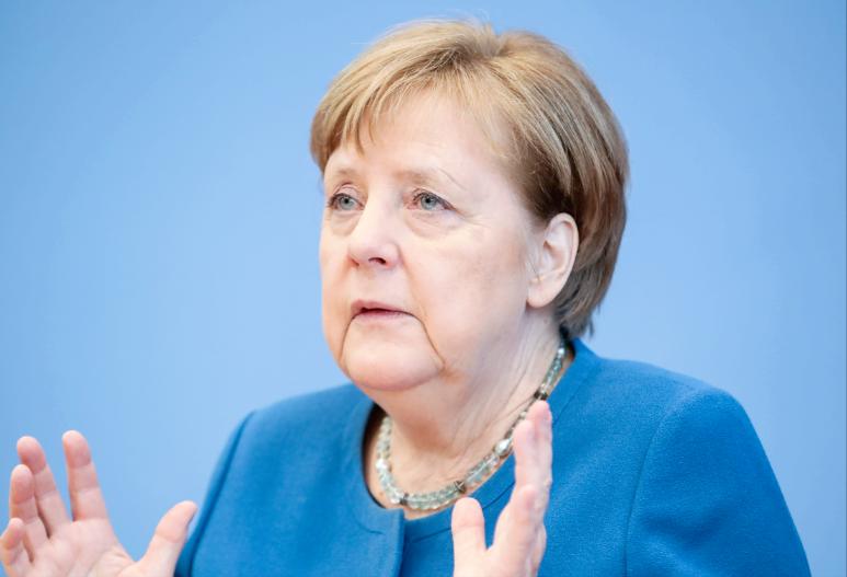 最近欧洲有点乱，特朗普是一点不留面子得把欧洲批了一通，说欧洲经济不行了，还扯什么