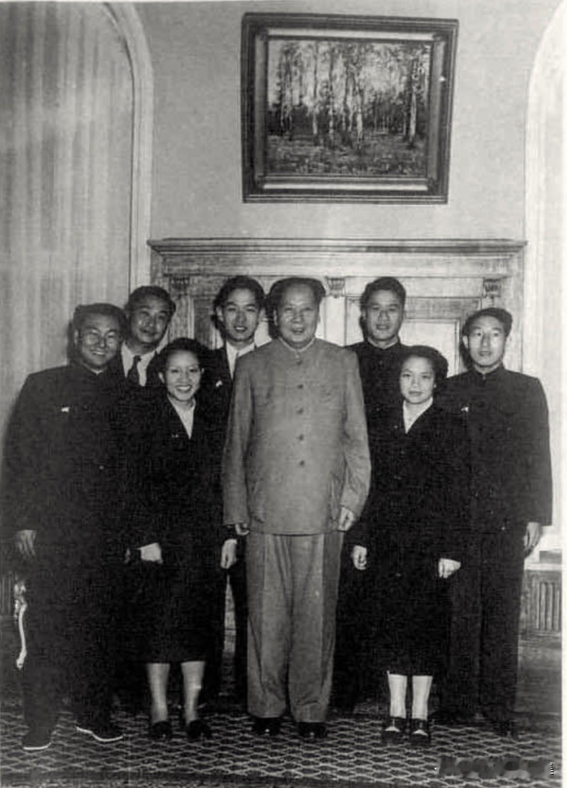 1957年11月5日下午，毛泽东率中国代表团在克里姆林宫警卫局局长扎哈洛夫少将的