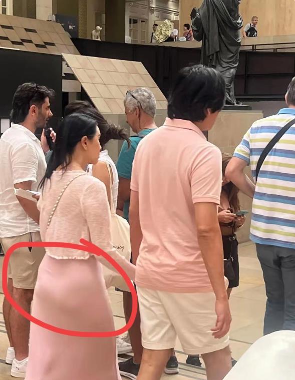 对不起，伊能静我真的实在是看不下去了即使你的粉丝骂我，我也要说一句你穿这