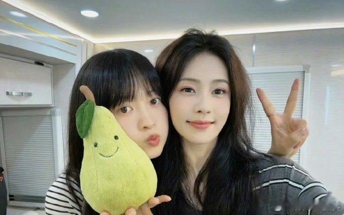 白鹿给呵呵买车是谁狠狠羡慕了！“一鹿呵护”的神仙闺蜜情太好嗑，双向奔赴的友情