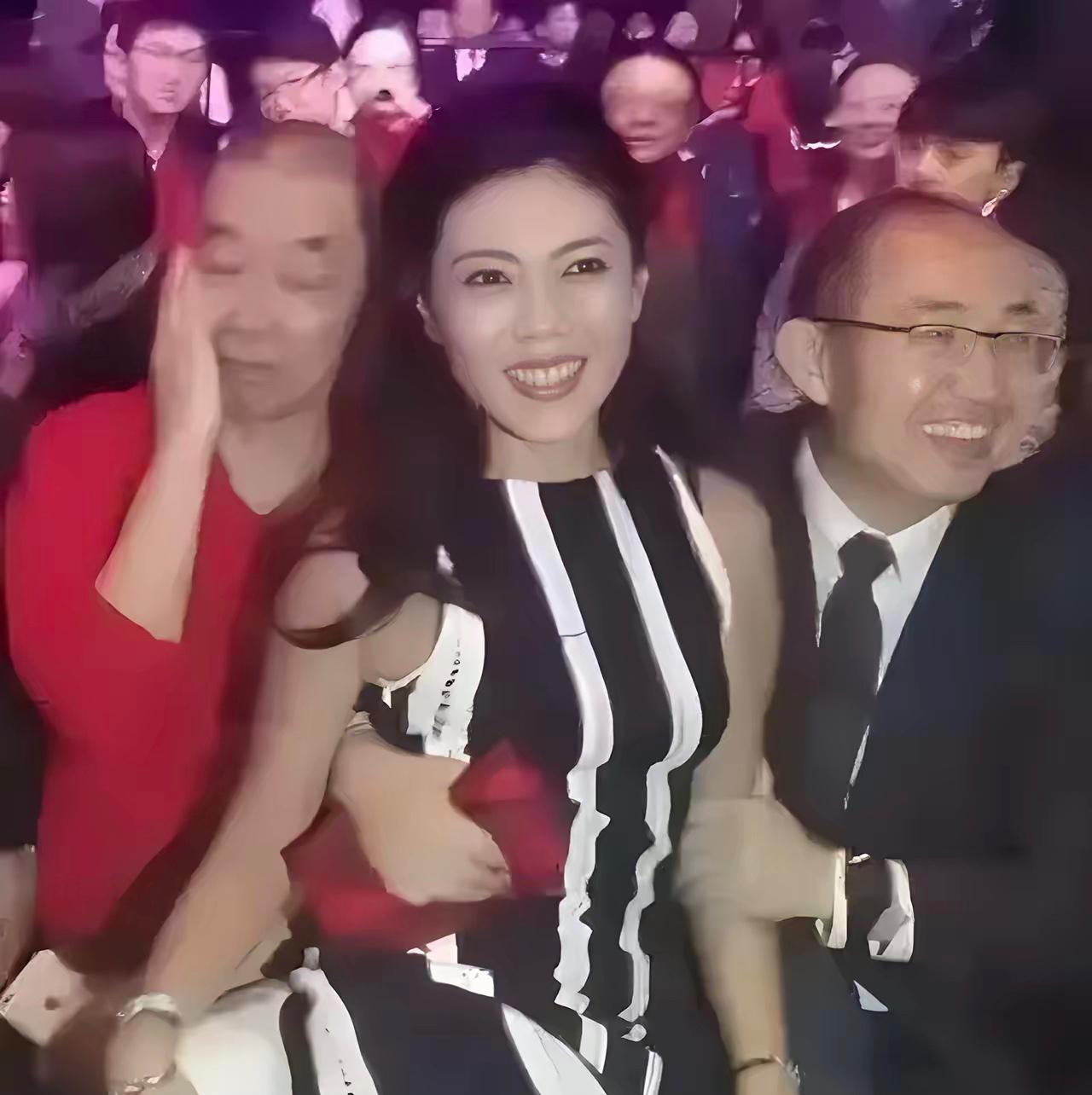 人设彻底崩碎！双标到极致的样子，真的很败好感娱乐圈和时尚圈最经不起扒的，从来