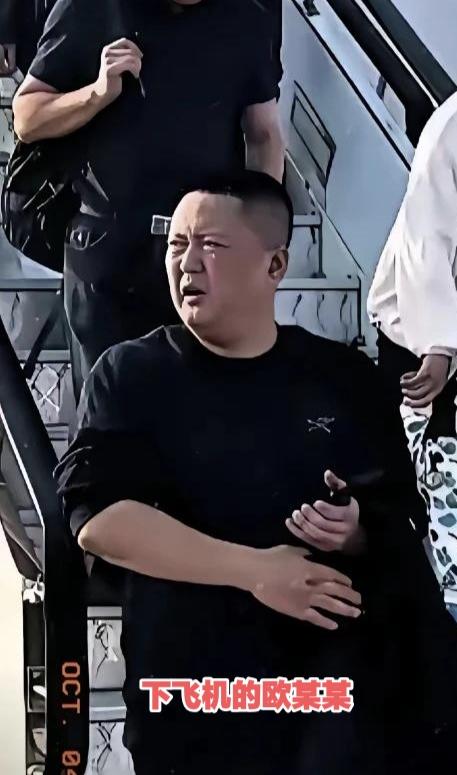 镜头前切勿放肆近日，乘坐东航合肥飞大连的乘客欧某某上了热搜，一下子让全国人民