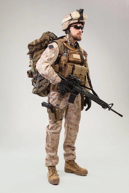 美军和也门胡塞武装士兵的装备对比，差异一目了然。左边的那个人携带先进致命武器