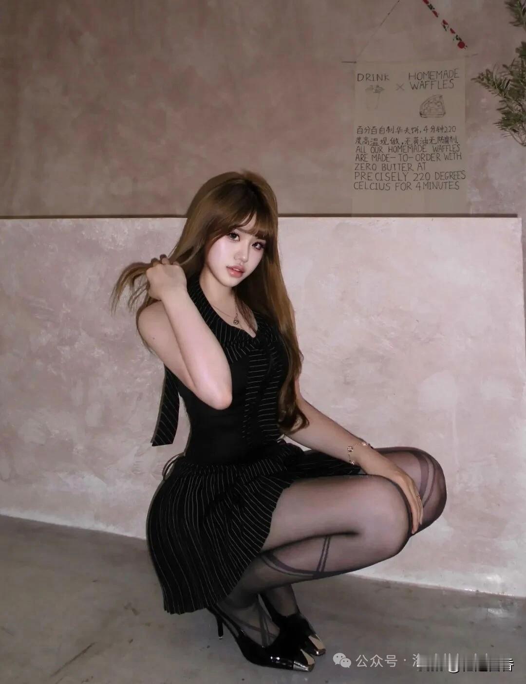 黑色无袖连衣裙下搭X黑丝,比制服诱惑还致命诱惑!