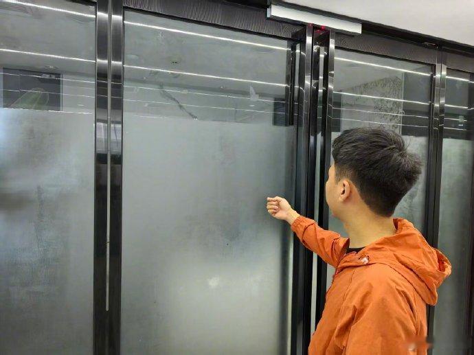 【律师回应公司通知放假后一夜搬空】员工回应公司通知放假后一夜搬空原本正常的公司，