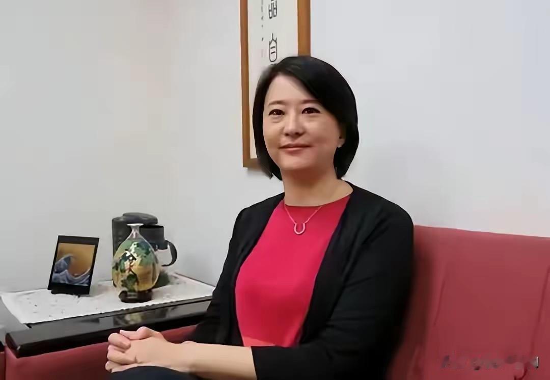 王鸿薇说到了问题的实质。就是这次台湾面临的东部海域的问题，王鸿薇说，不是台湾要抗