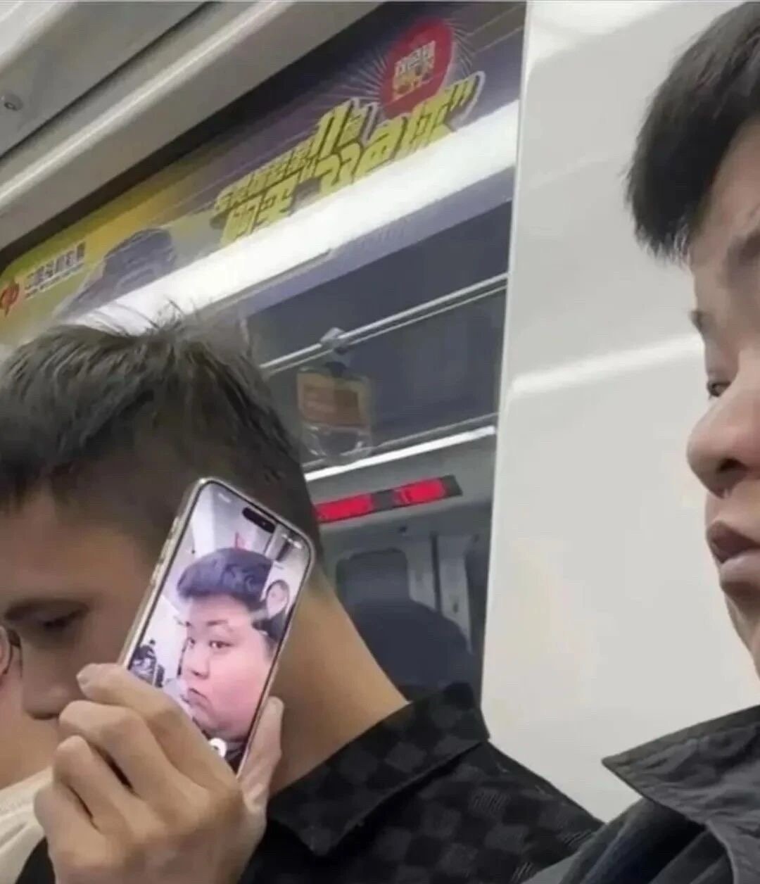 尽量不要跟别人说的10件事：1、夫妻的那点事，说出去只会成为笑柄。2、不要告诉