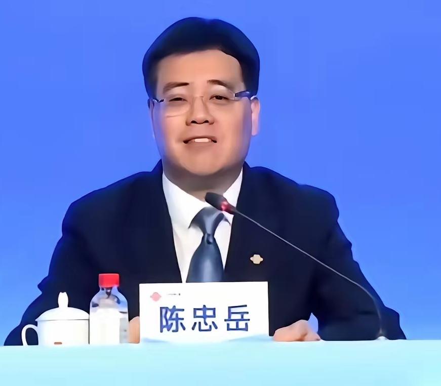 今天看到个新闻，我直接笑出声。移动的新董事长，是从联通调过去的。再往前一扒，好