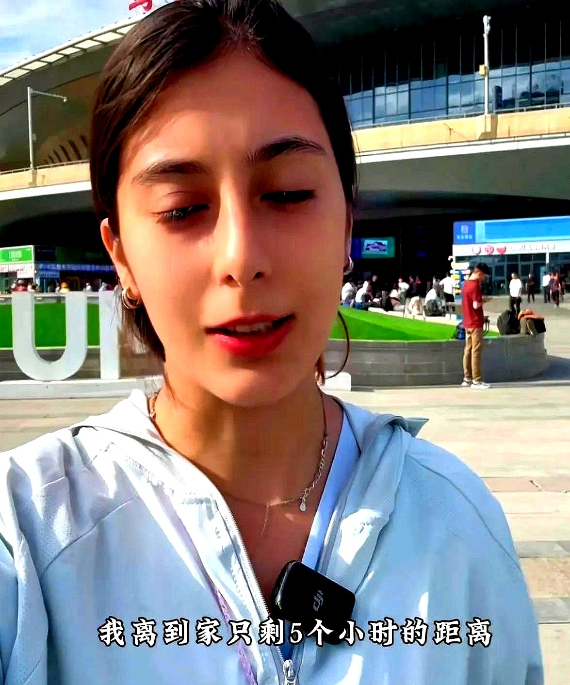 伊朗与以色列发生战争后，听听伊朗人怎么评价中国！有位伊朗大叔在和他女儿视频时随