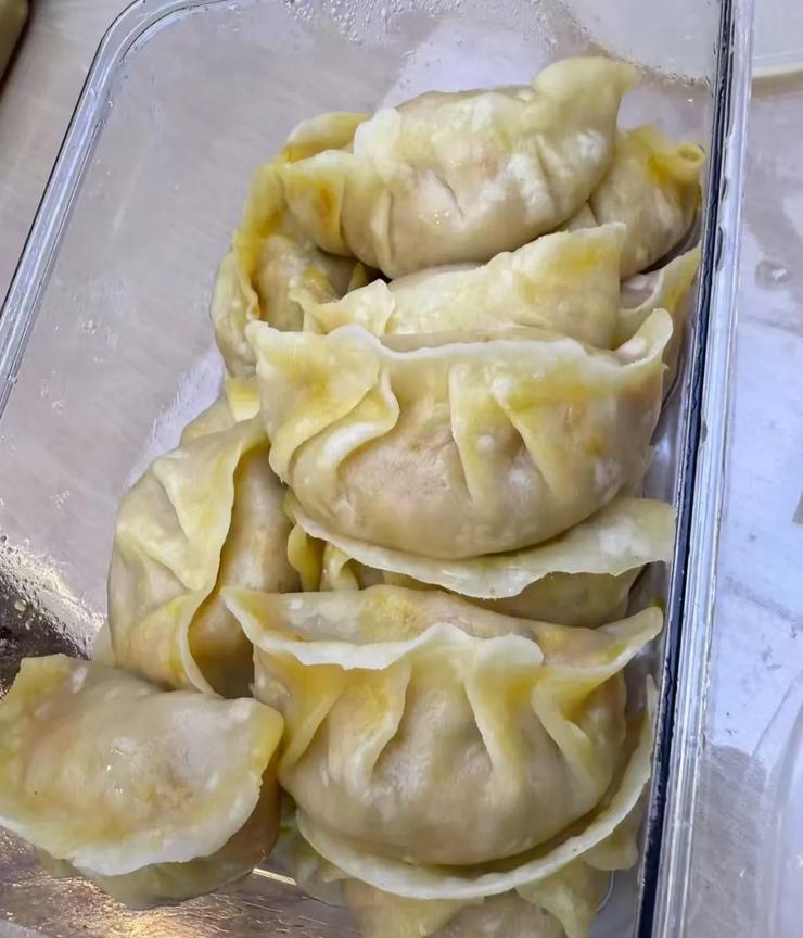 黄晓明这是手误还是开玩笑？今日，青岛美食博主兼一线演员黄晓明又开始给网友上菜，