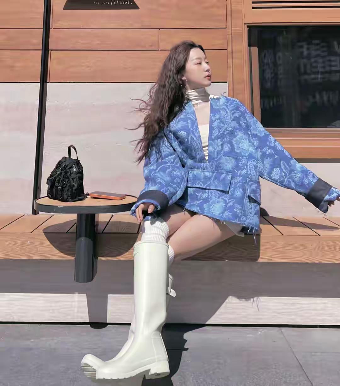 马龙老婆夏露更新社交分享日常，陪大儿子游学、陪小儿子拔乳牙，忙完孩子和闺蜜喝咖啡