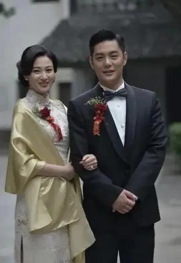 这位美女就是大名鼎鼎的侯梦莎，她因出演军旅题材的电视剧而走红，有人称她为