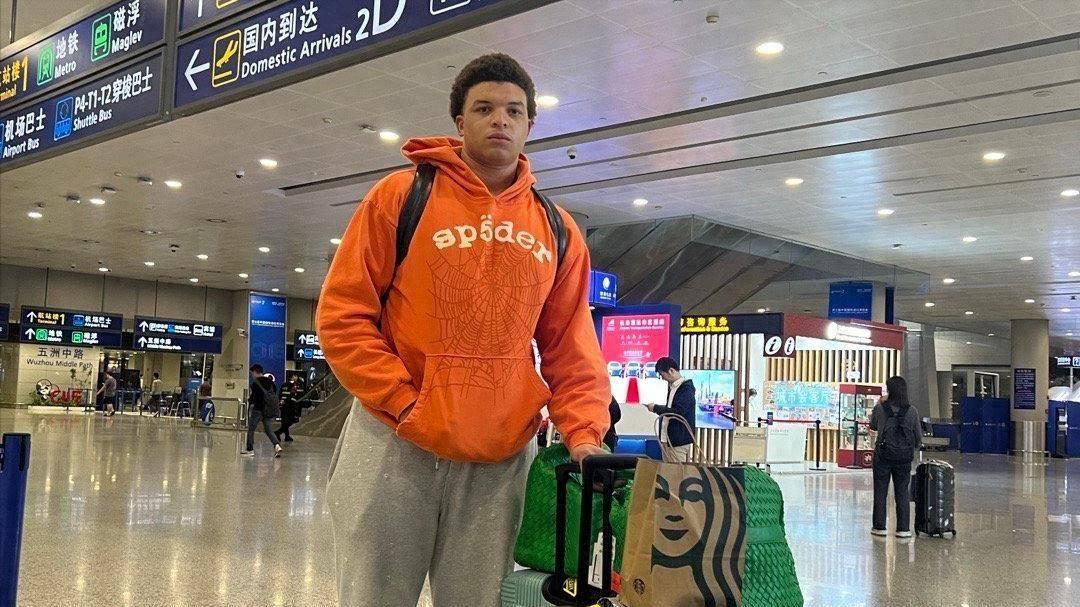 CBA最大赢家浮出水面!1米98“铁墩子”锁定下家,上海男篮稳赚