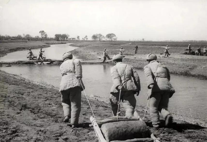 “人民解放军”这一称谓是在1946年解放战争时期才正式启用的，此前在不同历史时期