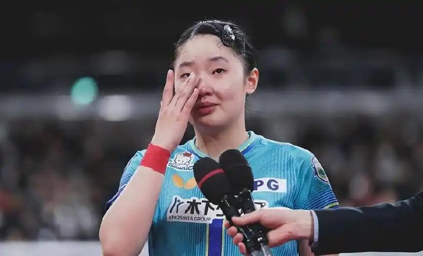 全网破防！张本美和夺冠当众崩溃大哭，最让人羡慕的从不是冠军，而是身后的父爱.