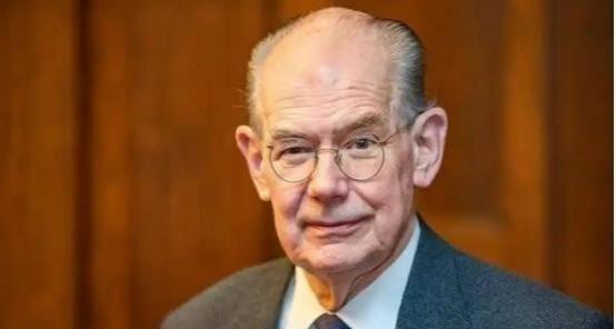 美国专家曾经发出警告！中国已经养成了一个危险的坏习惯，那就是低估了美国的报复意
