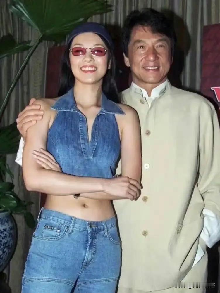 现在的章子怡年龄上来了，做了医美，欣赏不来，只能看看年轻的她，洗洗眼睛了。看看