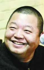 当年，臧天朔在廊坊为叶小京出头，被当地大佬梁勇揍得鼻青脸肿，他咽不下这口气，立即