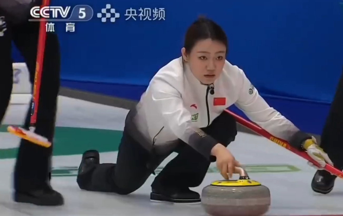 #韩雨绝平掷壶进加局#世界女子冰壶锦标赛，中国队今日对阵丹麦比赛常规时间最后一