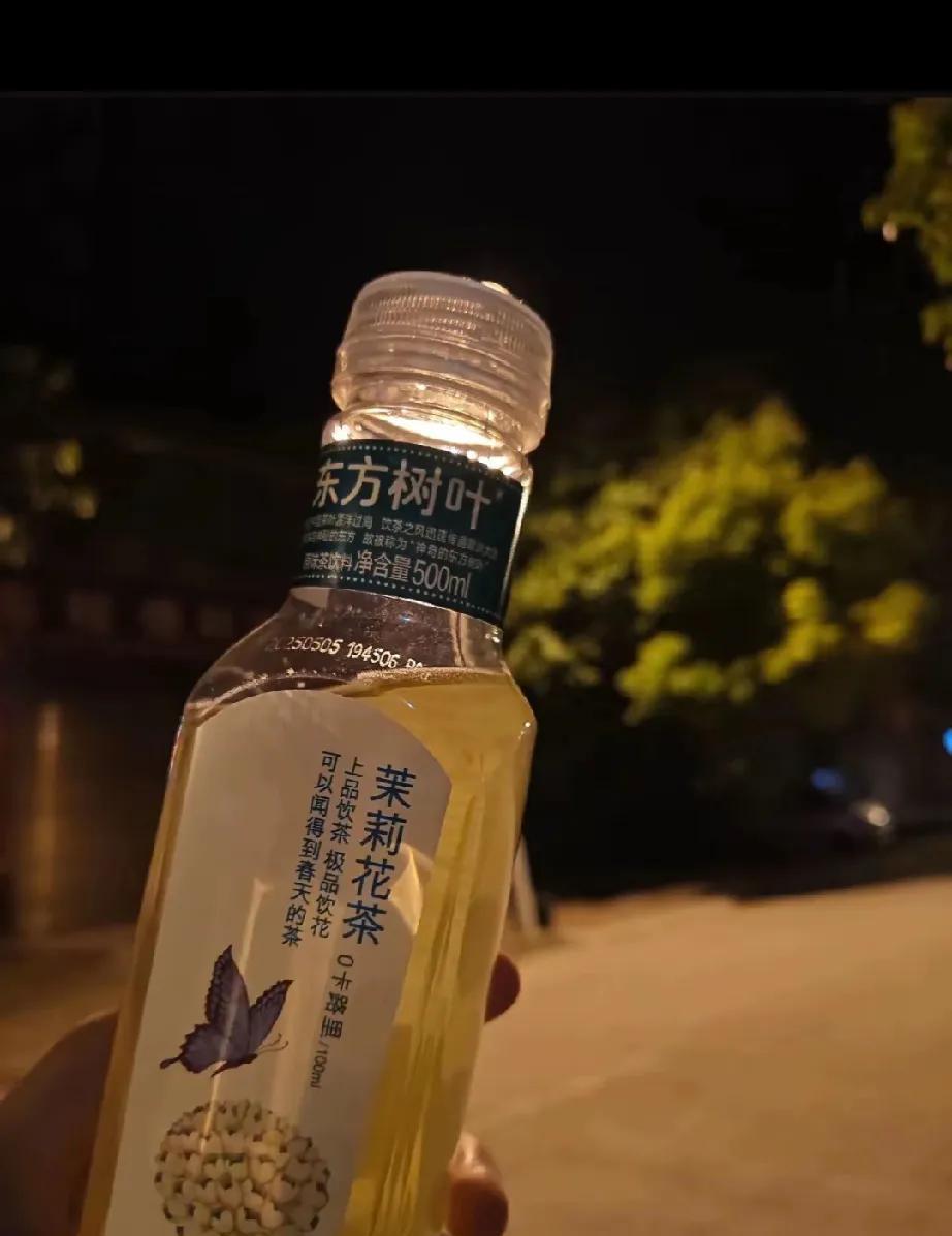 东方树叶的深情，一瓶如果不够深情，那就来一件。#东方树叶#