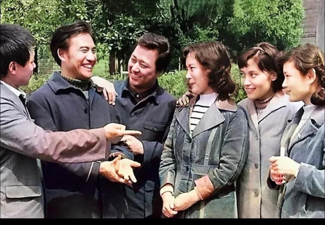 80年代群星璀璨，他们分别是长春，北京，上海，八一电影厂的。都是纯天然青年演员，