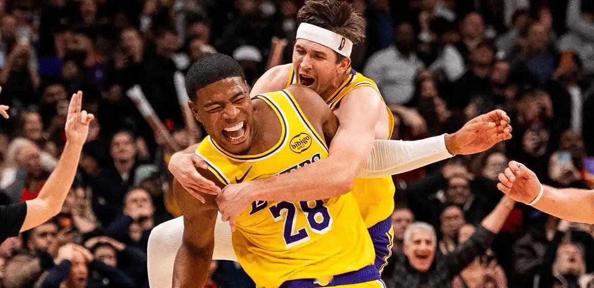 战术简化是篮球世界最隐蔽的陷阱。你看艾顿，70%的命中率看起来很美，但他的进攻