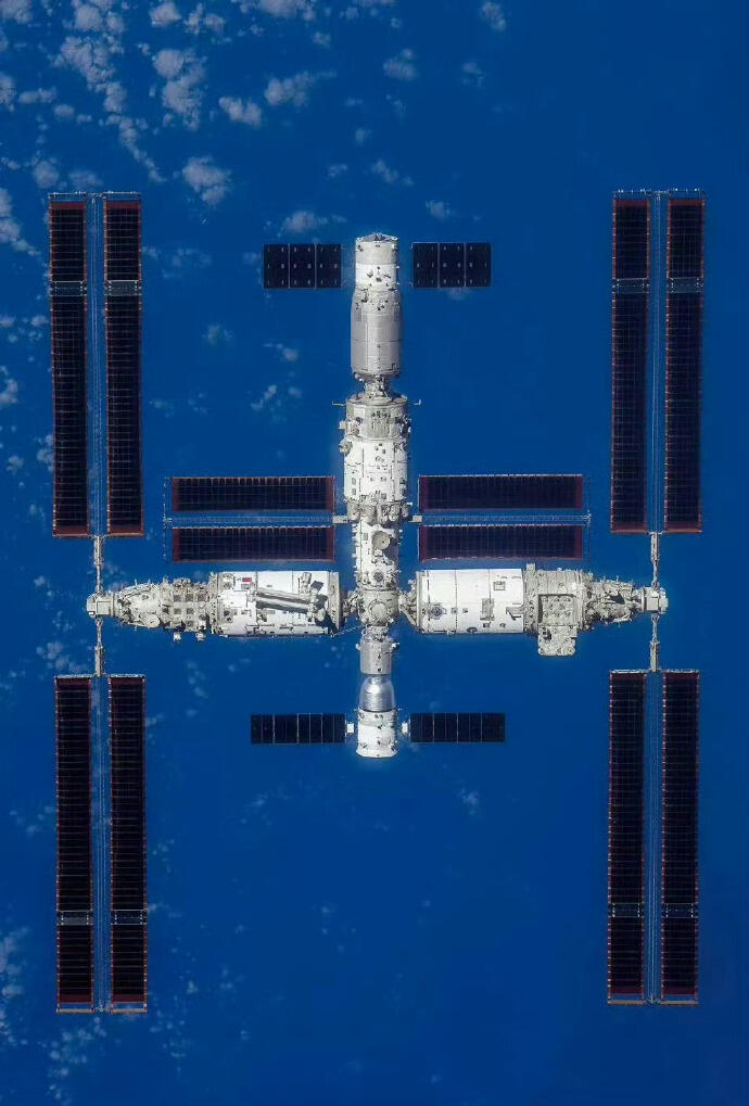 中国空间站都快住不下啦！科技中国空间站那变化可太牛啦！最开始是个“L”形，