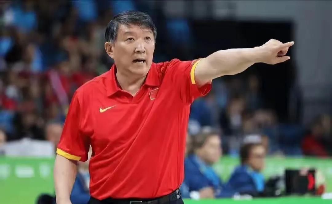 李梦被踢出亚洲杯名单宫鲁鸣一句话，全网吵翻天名单公布那天，球迷群直接刷屏：最