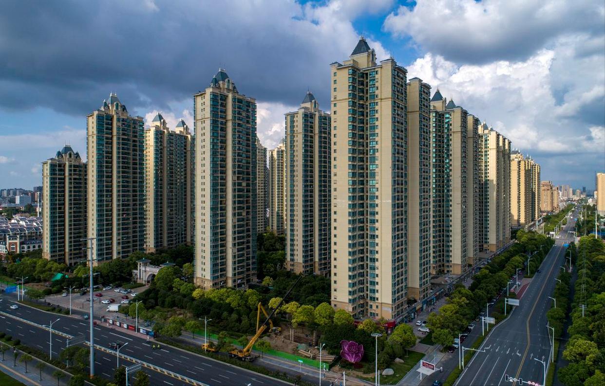 北京上海房价要变天？中央两文定调背后，看懂的人已经悄悄出手了！最近朋友圈里聊