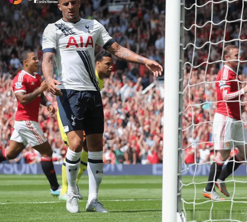 英超第32轮，西汉姆联主场4-0大胜狼队。此役战罢，多赛一场的西汉姆联积