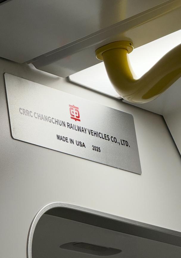 网友在波士顿的地铁发现这是是长春造的！？可长春自己地铁线路都没几条…MADEI