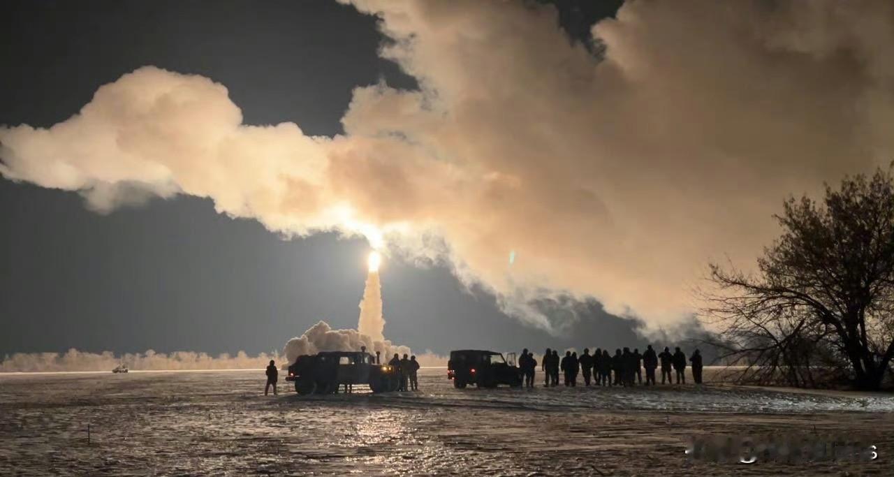 2月11日至12日夜间，乌克兰军队对俄罗斯的军事、国防工业和石油基础设施发动了一