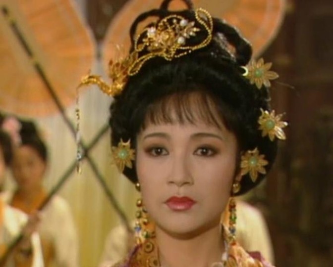 公元684年，武则天将毒酒赐予了她的次子李贤，李贤接过酒杯，心中涌起无限悲痛，但