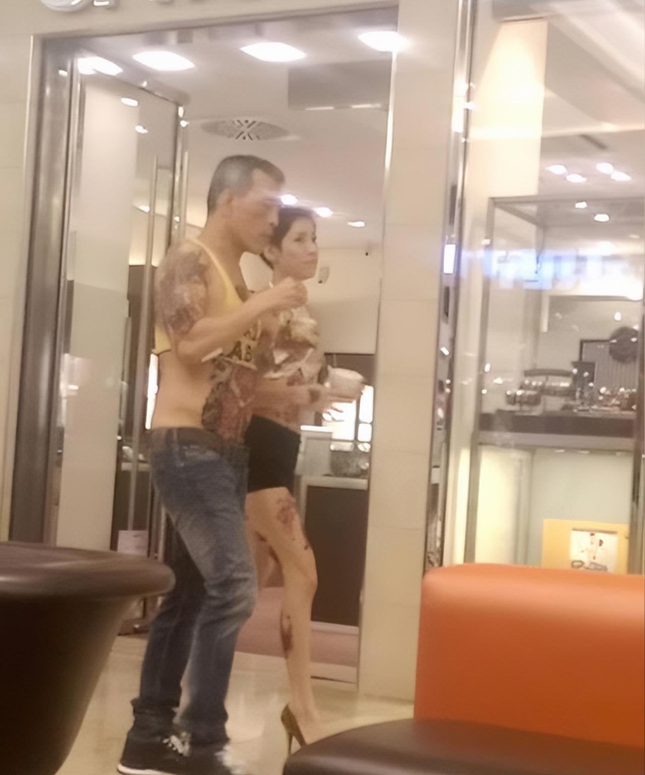 诗妮娜才是真爱，跟泰王穿着小背心吃冰激凌时光回溯到2016年6月10日，在慕尼