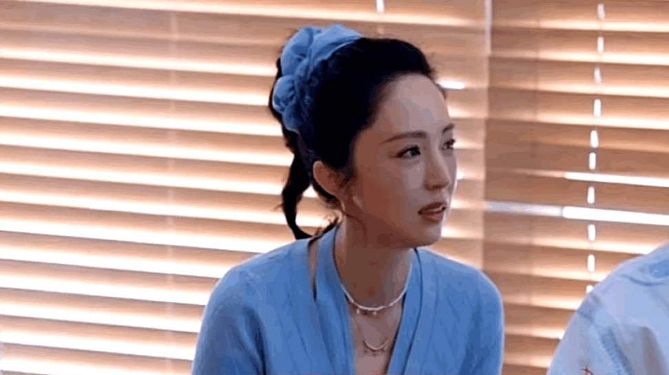 终于弄明白了为什么张维伊可以软饭硬吃了倒不是董璇有多爱他，也不是他长得有多帅，而