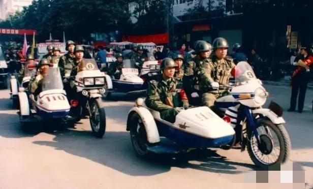 1999年国企巨贪落网：从救厂功臣到腐败蛀虫，落网现场荒唐又嚣张1999年，