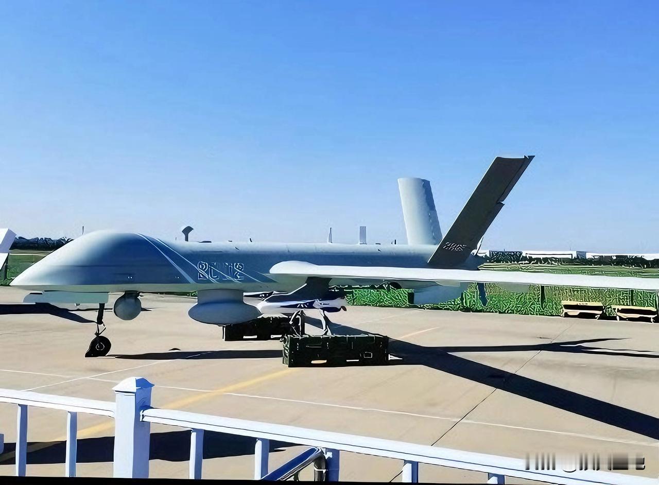 军迷社区——陆军首款察打无人机KVD002中空长航时无人机系统是我陆军首款察打