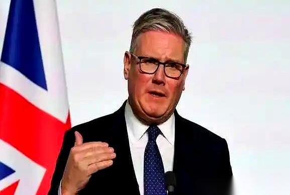 英国首相一句话，直接掀了美国的桌子。他说，想靠着一帮西方兄弟就压住中国，这事儿，