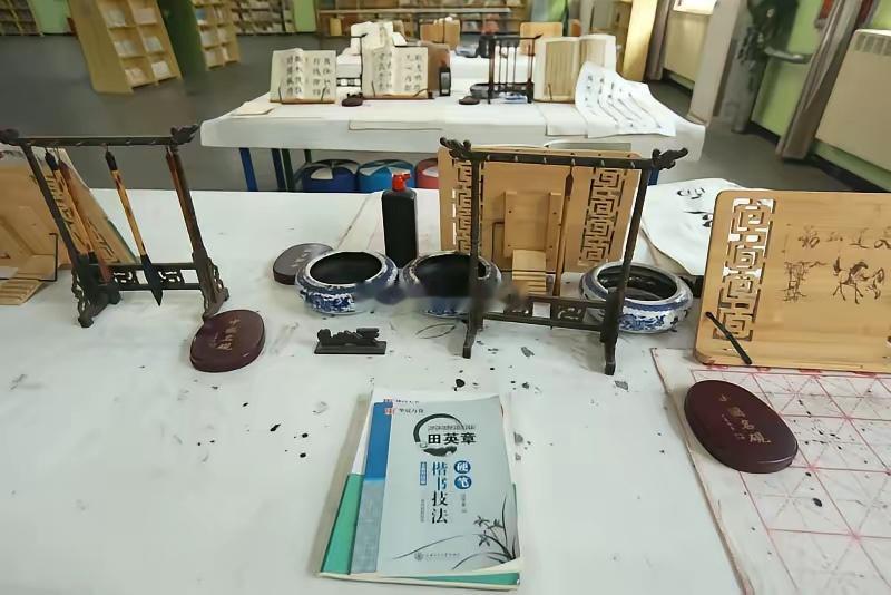 未来5年，给年轻教师提个醒：1、一定要当班主任。因为未来中小学教师肯定会过剩，过