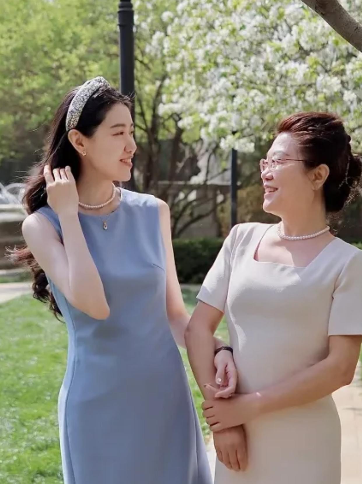 儿媳妇从娘家回来问婆婆：“妈，还有饭吗？”婆婆：“没有了，你不是说在你妈家吃完