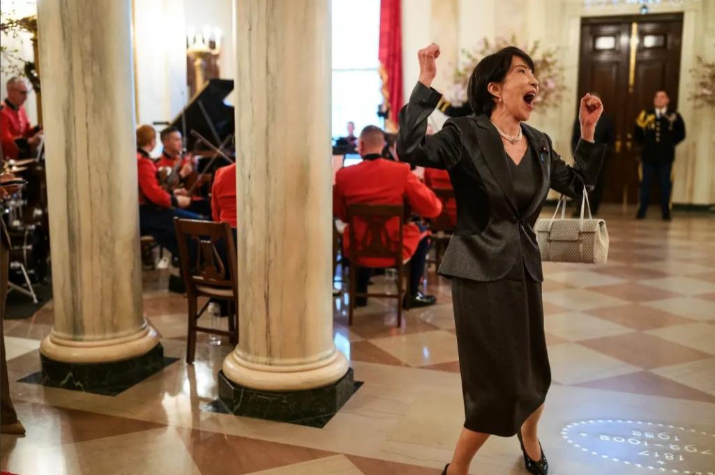 结束访美的高市不笑了，回国前突然喊话中方：愿意和中国展开对话这话要是放在半个