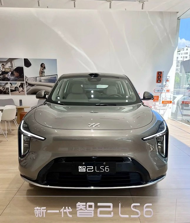 智己LS6：大车小转弯，好开又聪明