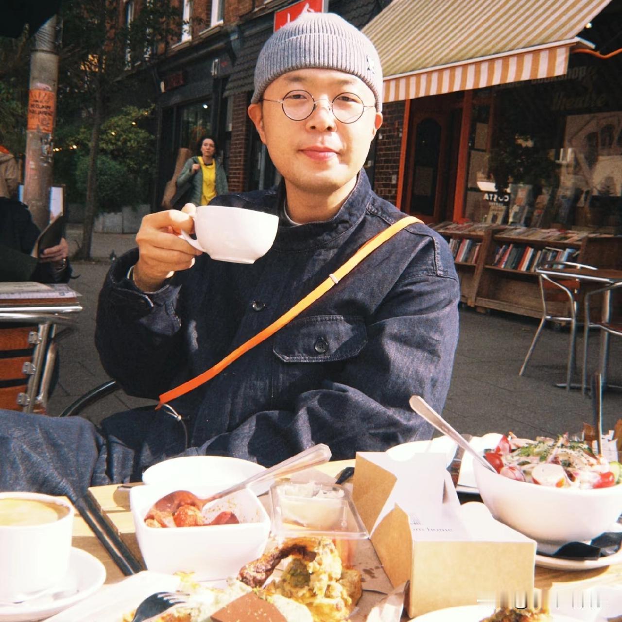 你可以说，杜海涛主持一般般你也可以说，杜海涛长得一般般唯独有一件事，你喷