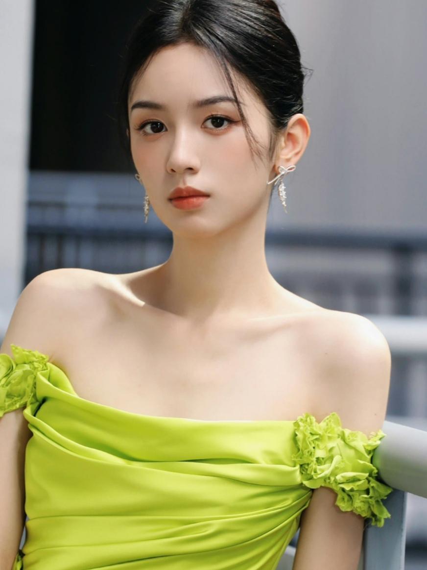 周也，估计要失眠了许凯出事，他们两个合作的《一瓯春》待播，不知等到猴年马月了