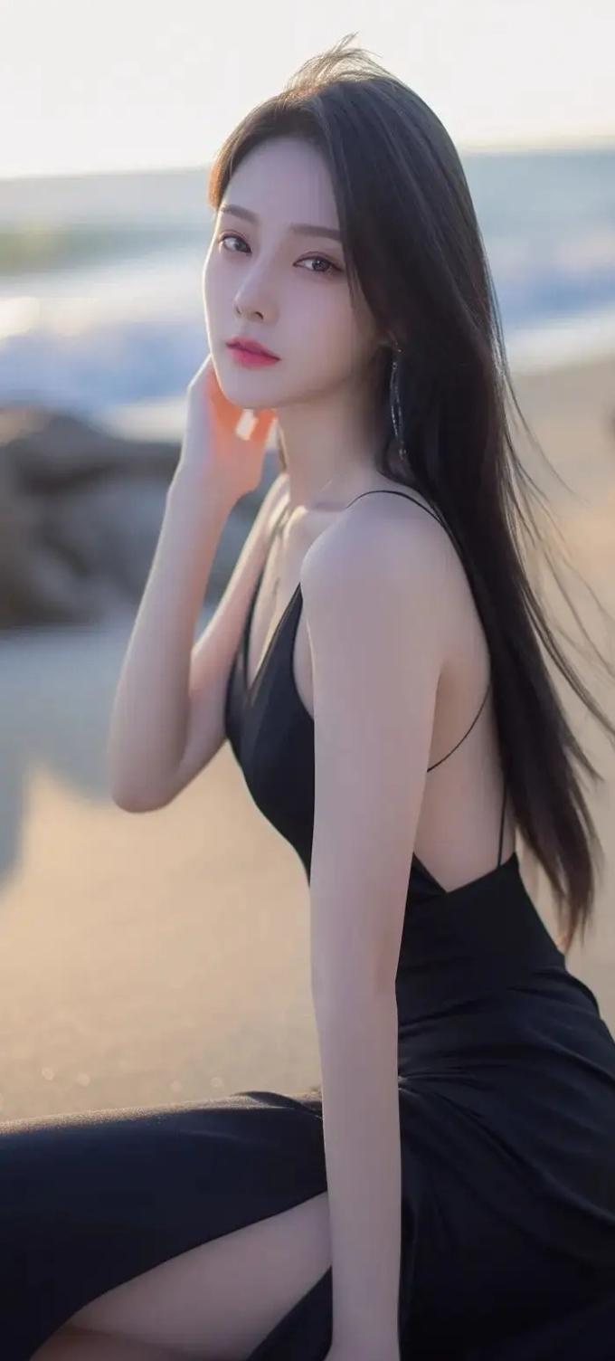 评论区里更是热闹非凡，有人惊叹于她的盛世美颜，有人感慨基因的神奇。不过，对于“第