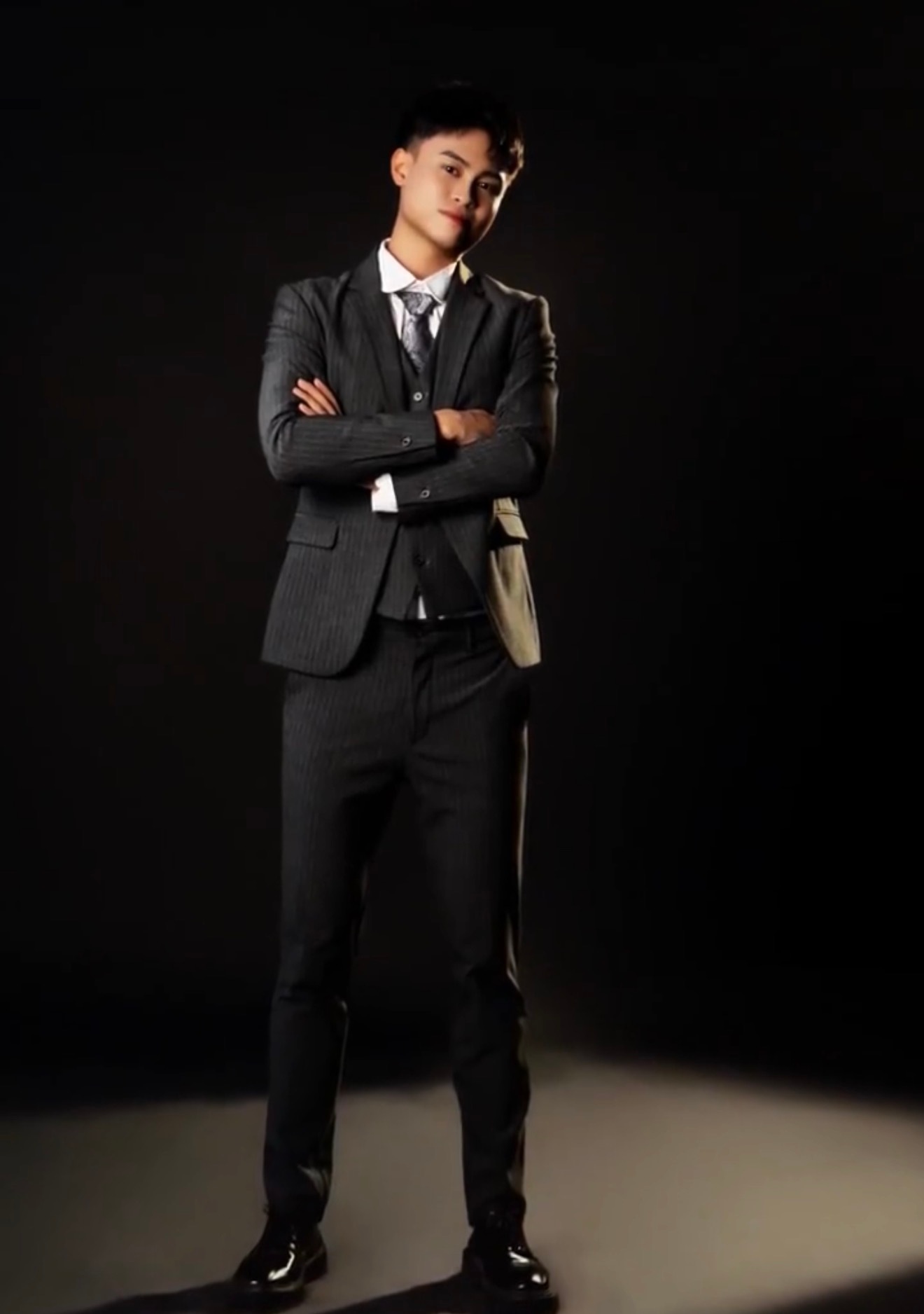 金牌房产中介小周为您服务